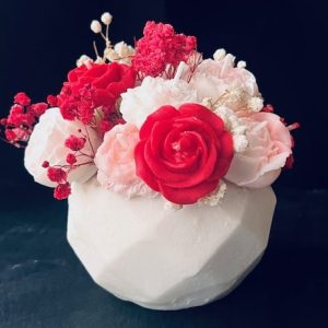 Bouquet de bougies fleuries en pot géométrique